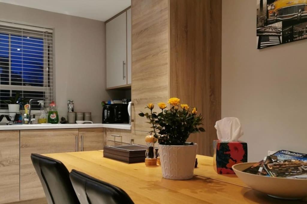 יורק 3 Bedroom Townhouse, Free Parking מראה חיצוני תמונה
